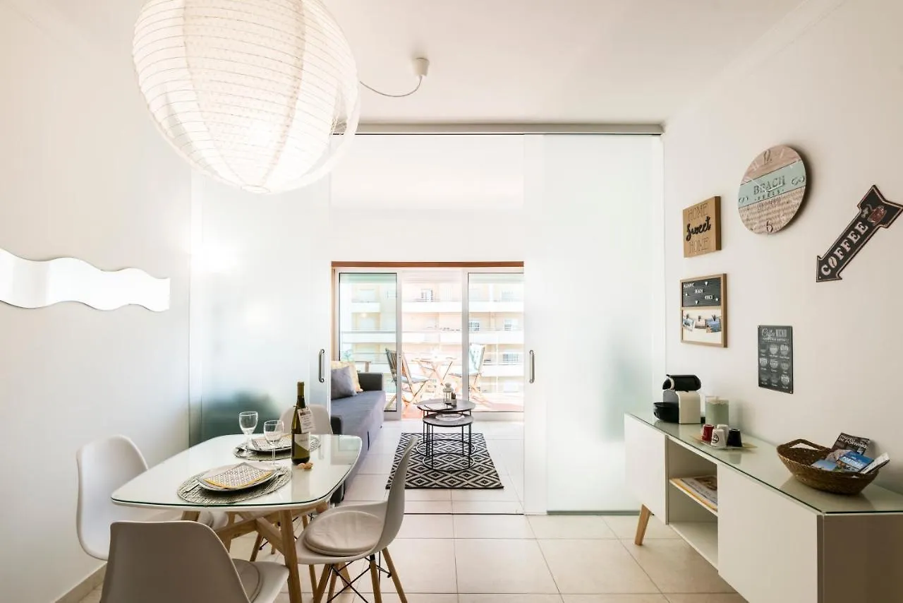 Algarve Beach Vibes Apartment, Wifi, Pool, Ac, Bbq Portimao Apartment